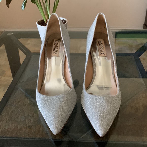 BADGLEY MISCHKA Silver Pointed Toe Crystal Heel - Picture 2 of 13